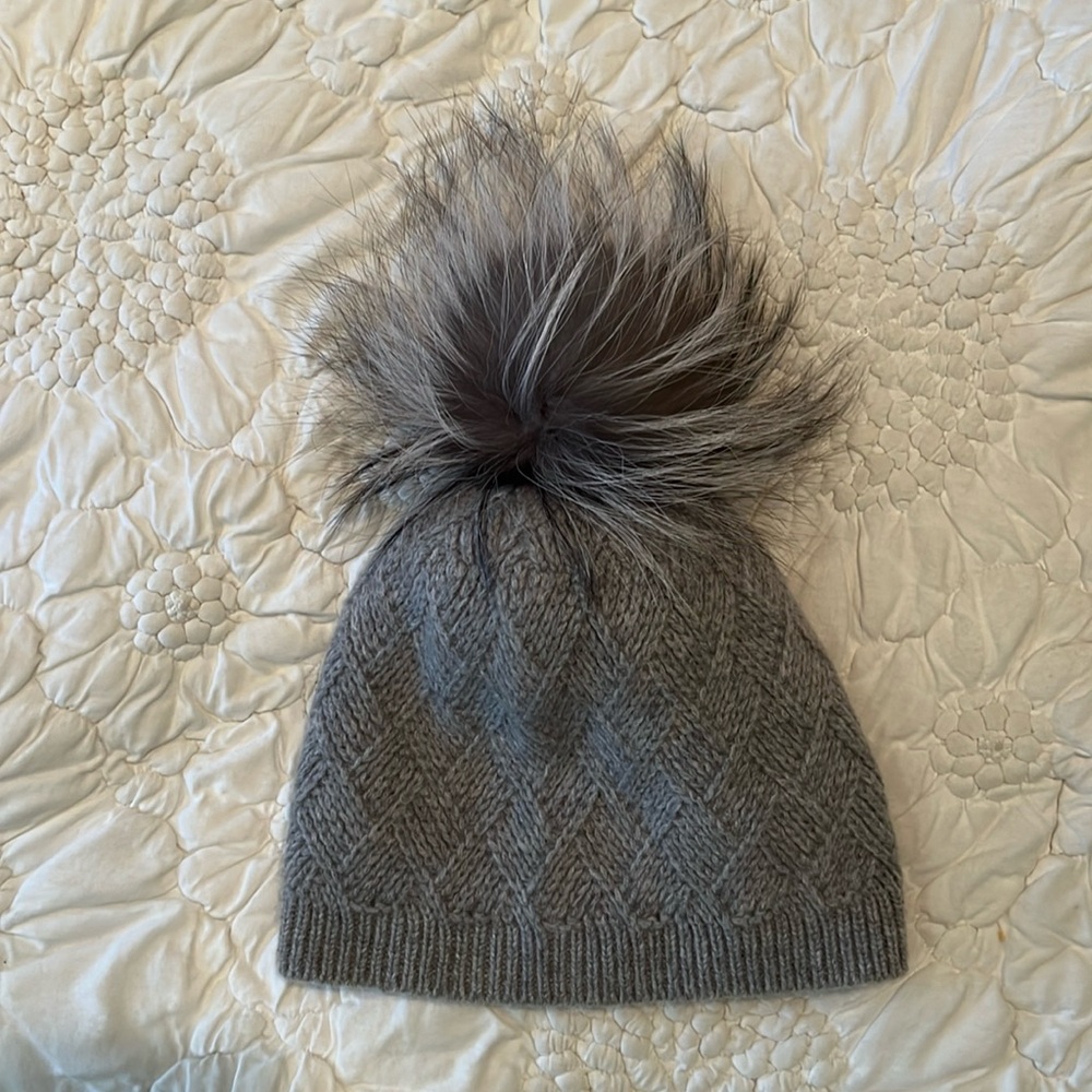 Amicale. All cashmere beanie with natural fox fur trim. NWT. Gray.